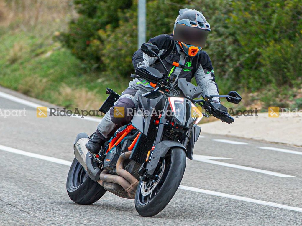 KTM 1290 Super Duke RR Spotted Front