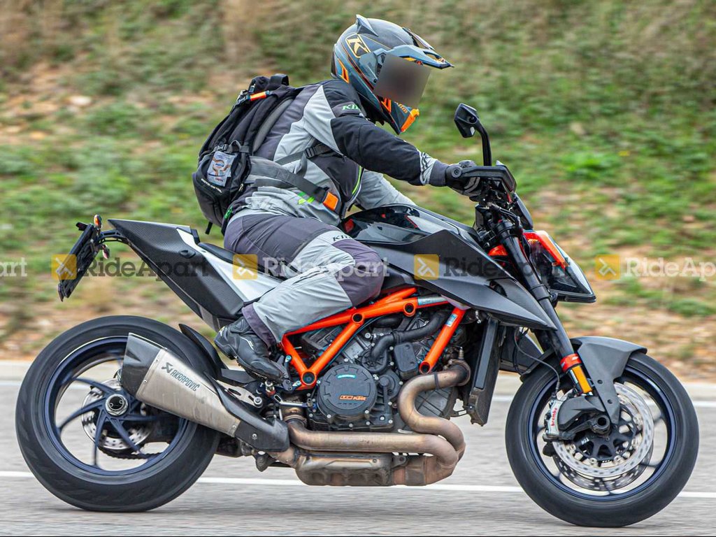KTM 1290 Super Duke RR Spotted Side