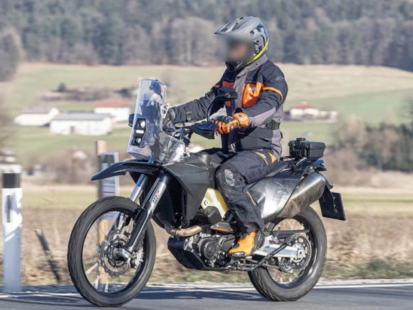 KTM 690 Rally Front