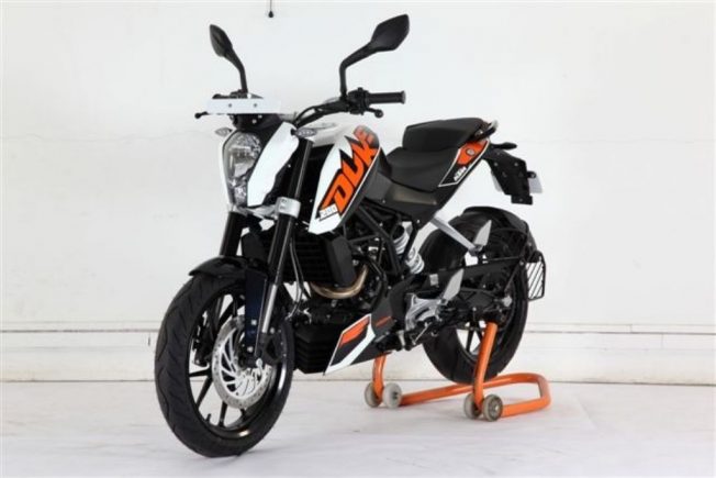 KTM Duke 200 White Model