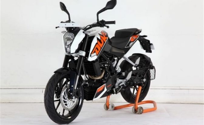 KTM Duke 200 White Model