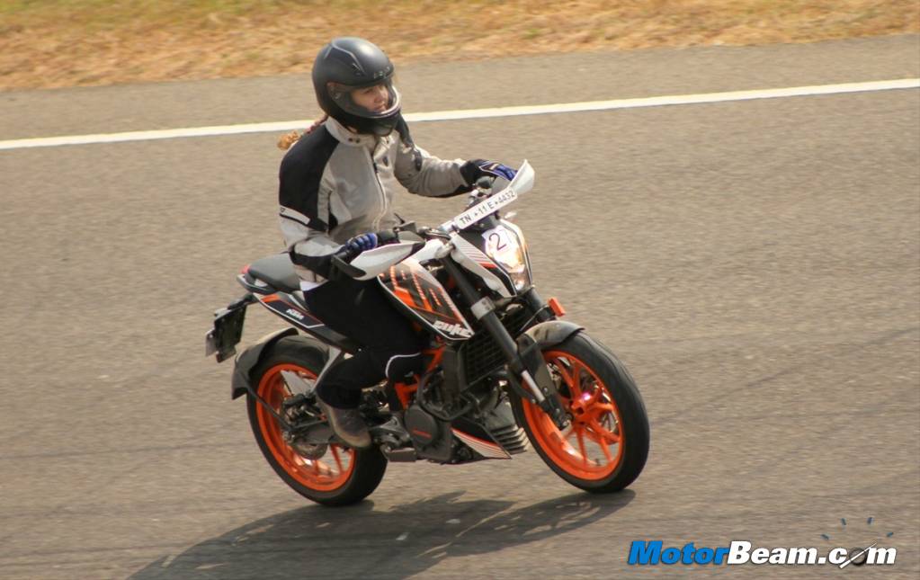 KTM Duke 390 Track Review KTM Duke 390 Track Review