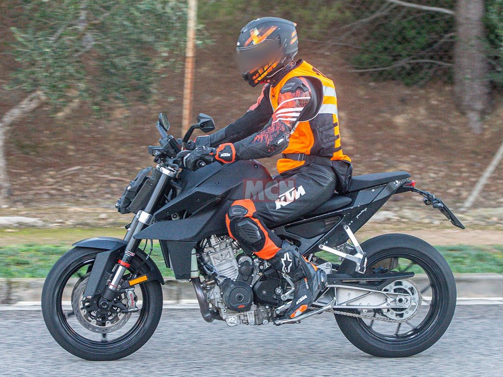 KTM Duke 990 Spied Side