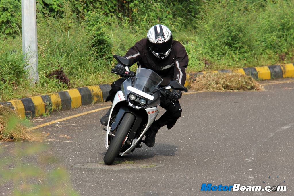 KTM RC 390 Handling