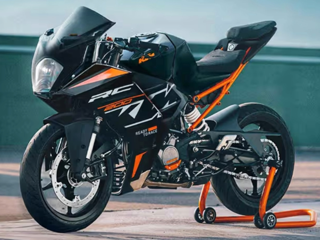 KTM RC200 front