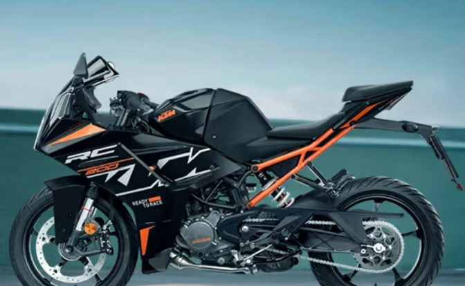 KTM RC200 side