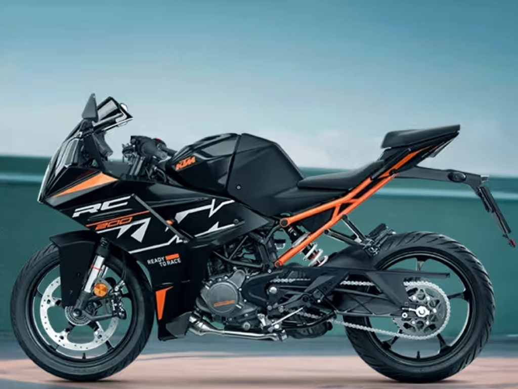 KTM RC200 side