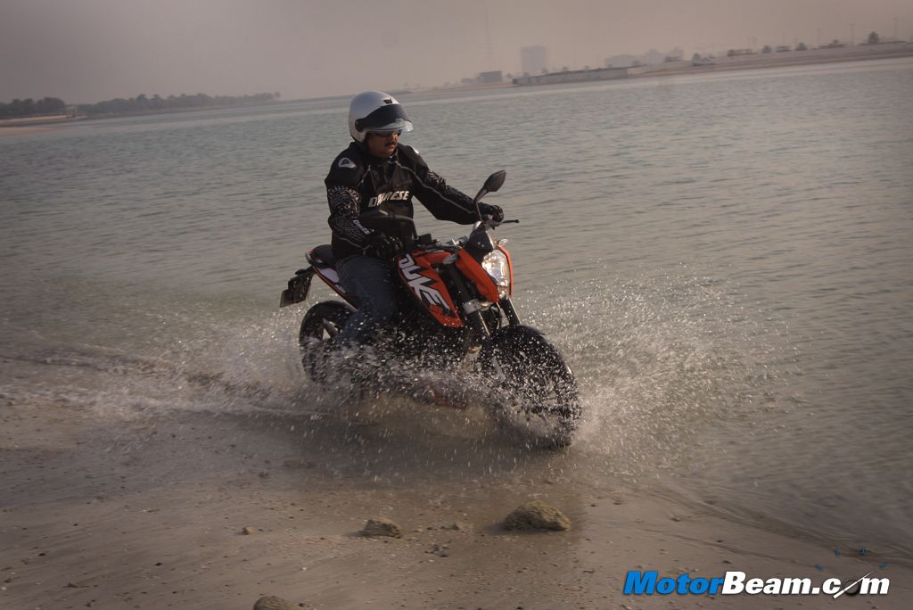 KTM Duke 125 Water Splash