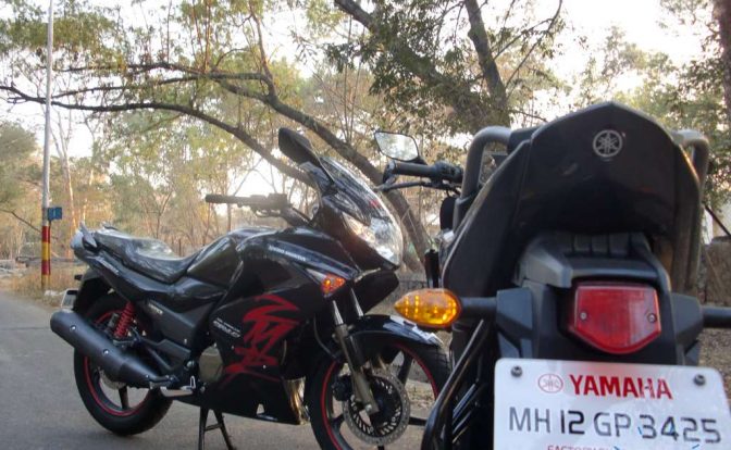 Karizma_ZMR_Vs_Fazer_Test_Ride