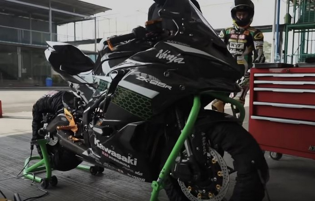 Kawasaki Ninja ZX 25R Carbon Top Speed