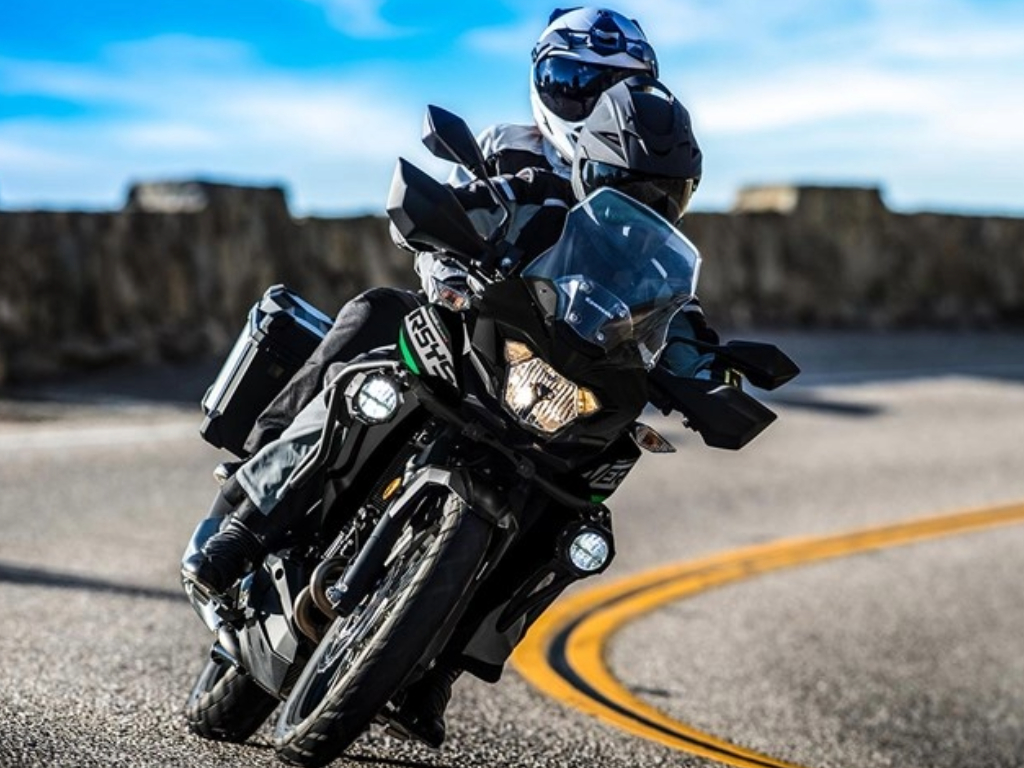 Kawasaki Versys-X 300 Leaning