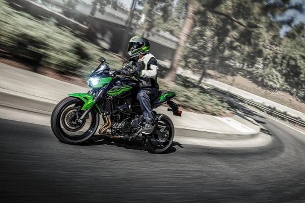 Kawasaki-Z400 Side