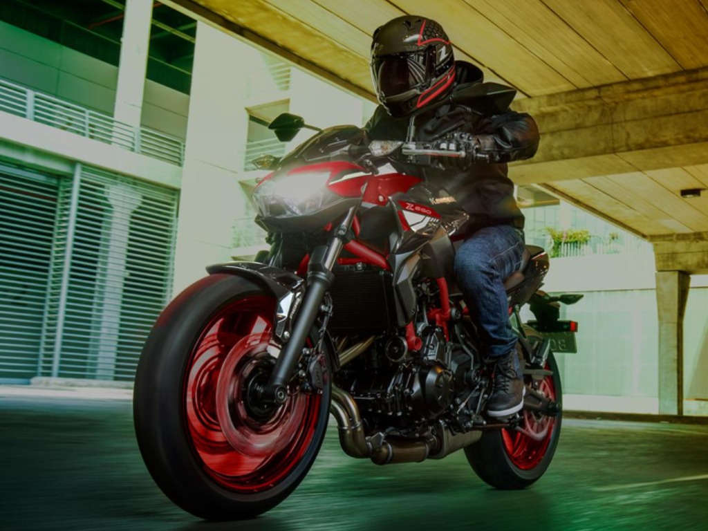 Kawasaki Z650 front
