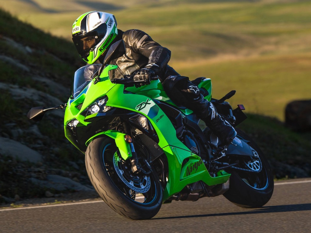 Kawasaki ZX-6R side