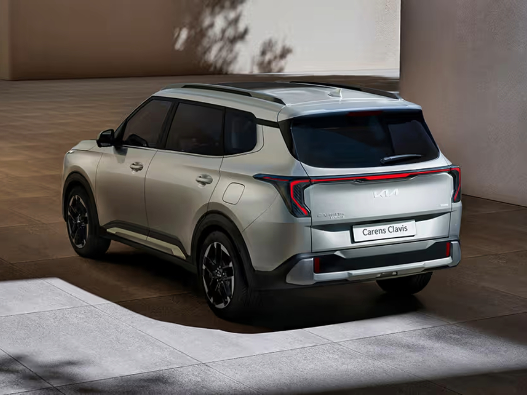 Kia Carens Clavis rear