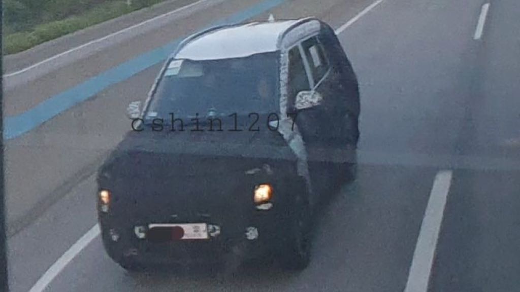 Kia Carens Facelift Spied