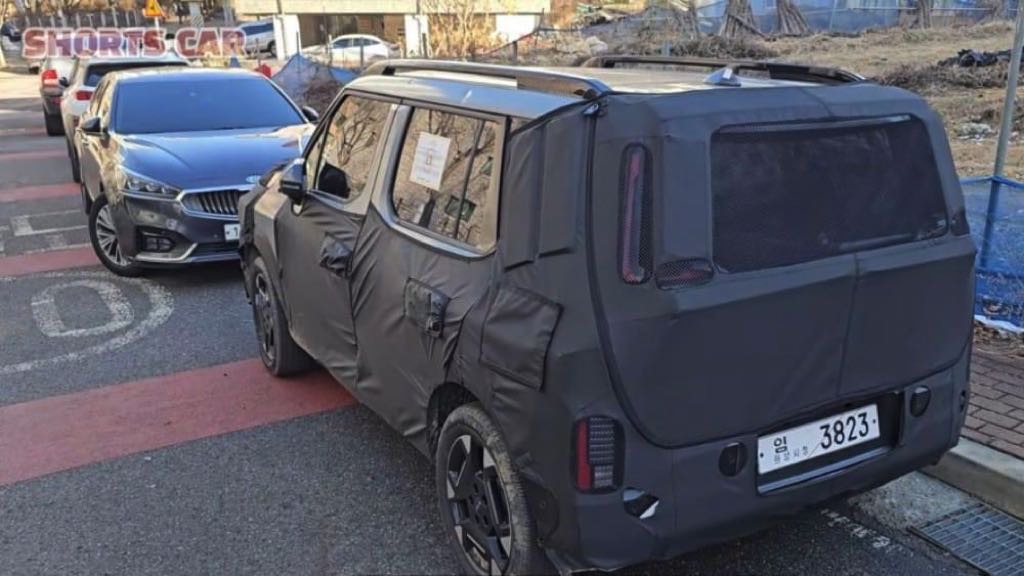 Kia Clavis Spotted Rear