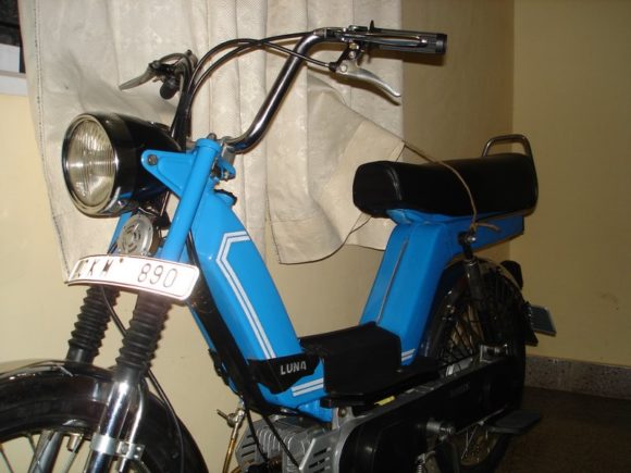Kinetic Luna Electric Moped