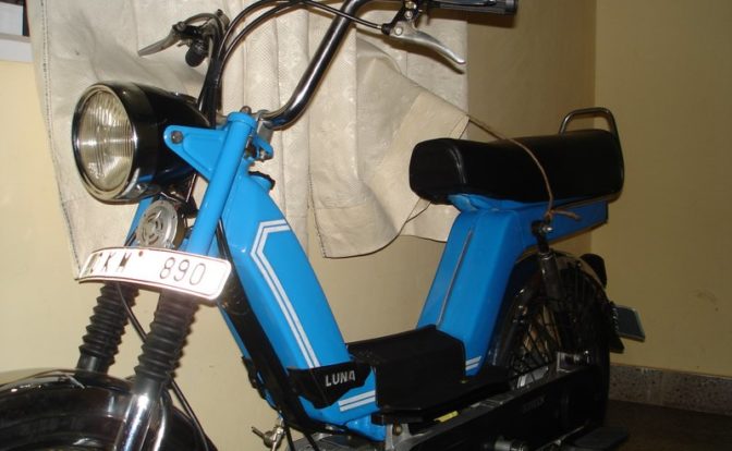 Kinetic Luna Electric Moped
