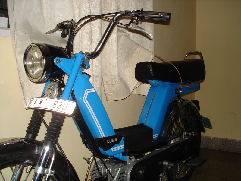 Kinetic Luna Electric Moped