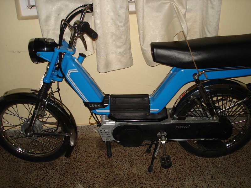 Kintic Luna Electric Moped Side