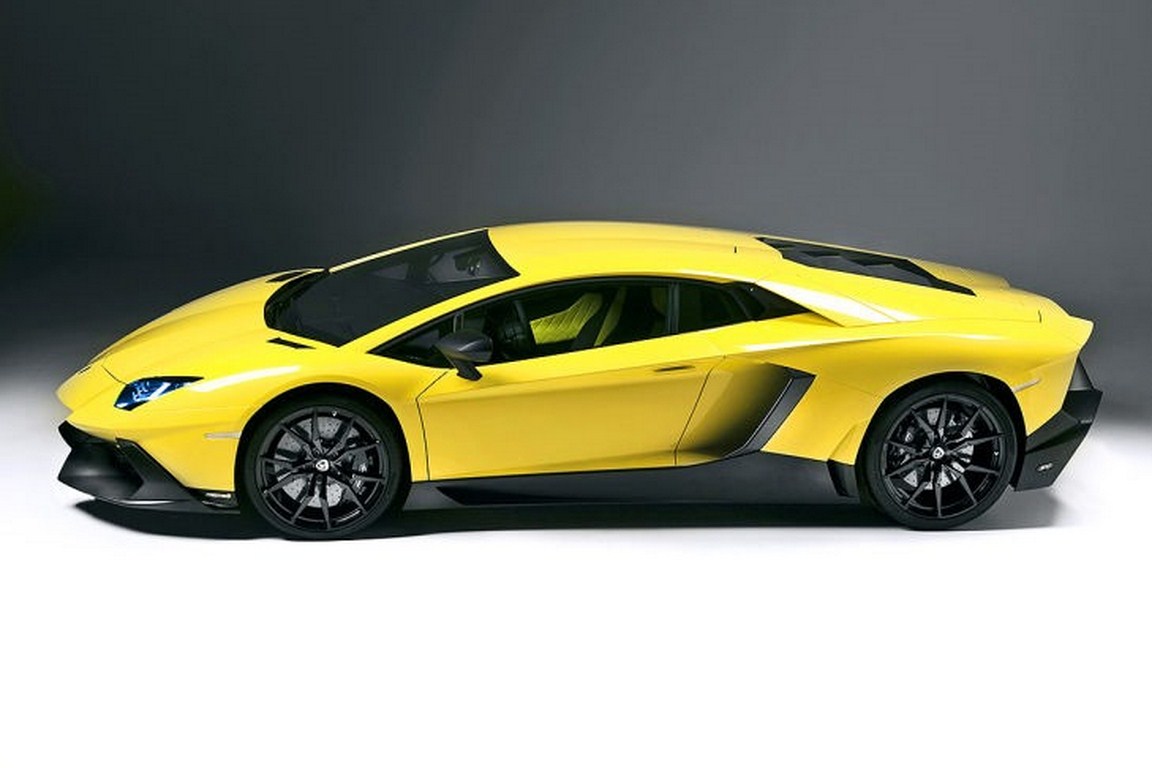 Lamborghini Aventador Anniversario Side