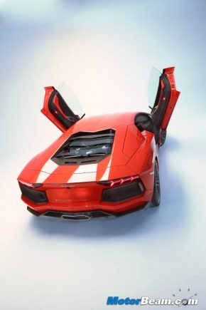 Lamborghini_Aventador_Scissor_Doors