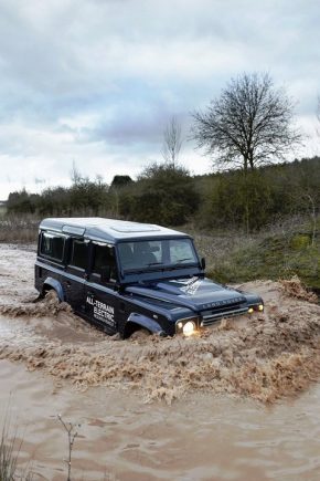 Land Rover Defender Electric water
