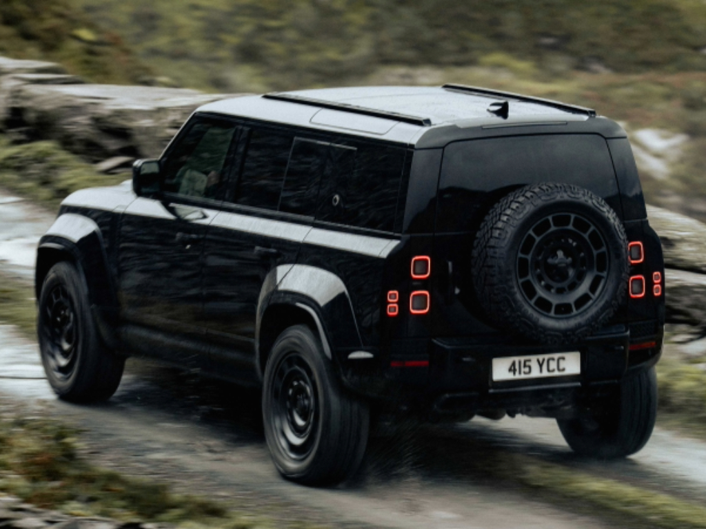 Land Rover Defender OCTA black rear