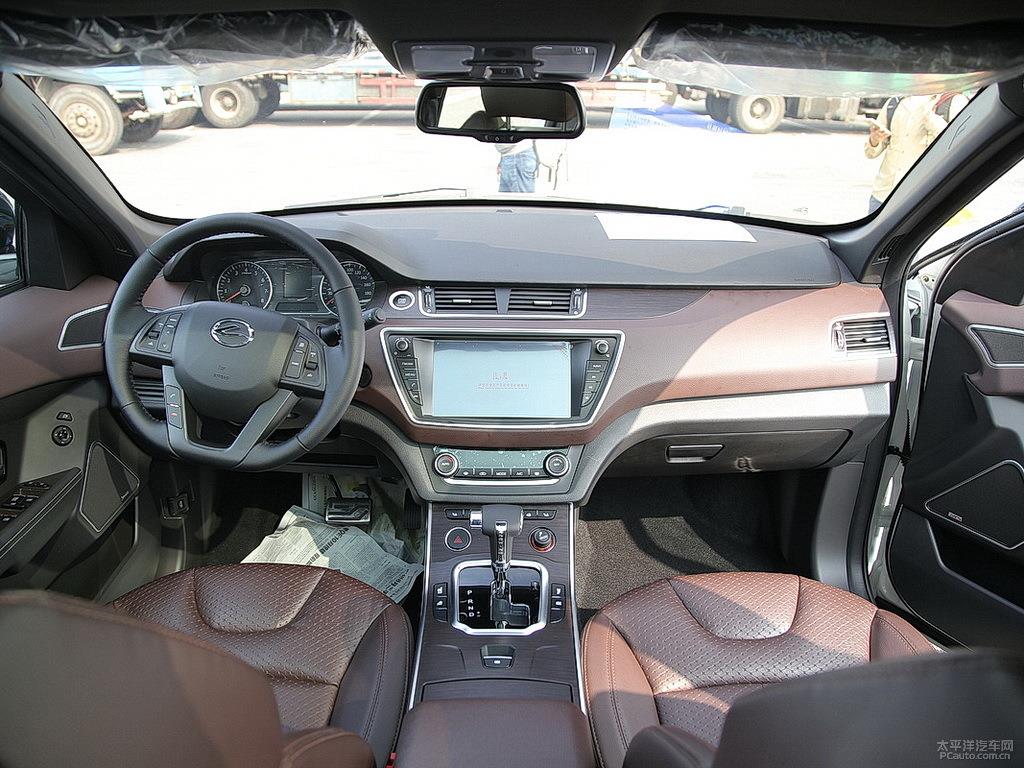 Land Wind X7 Interiors