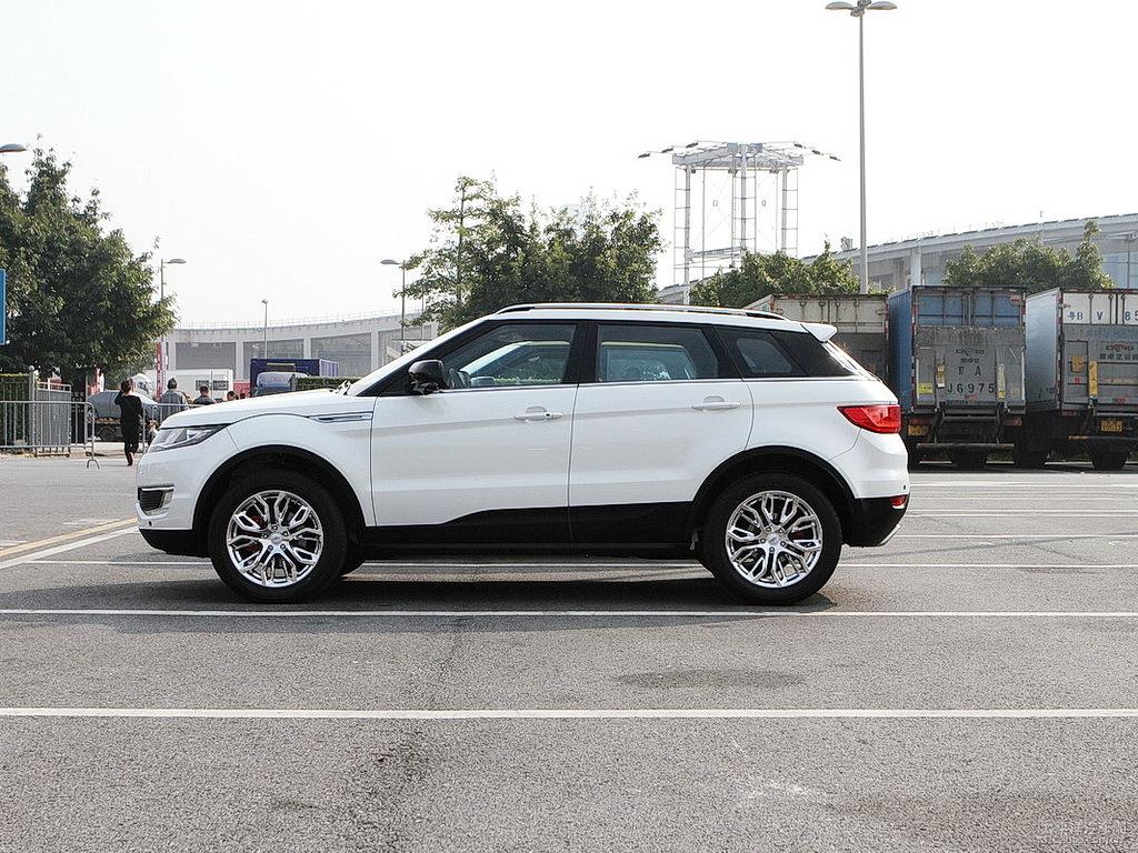 Land Wind X7 Side