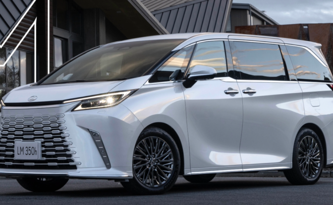 Lexus LM 350h front