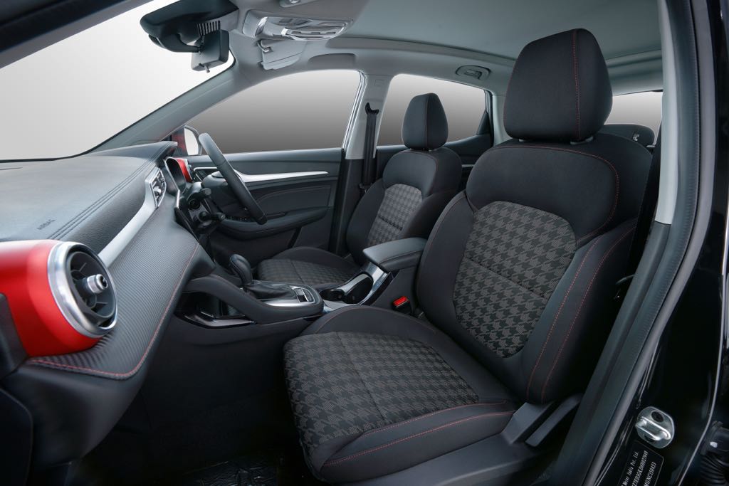 MG Astor Blackstorm interior