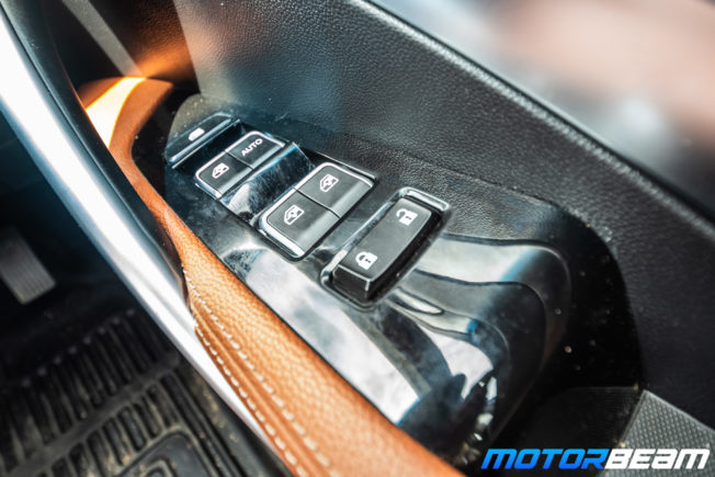MG-Hector-Plus-25
