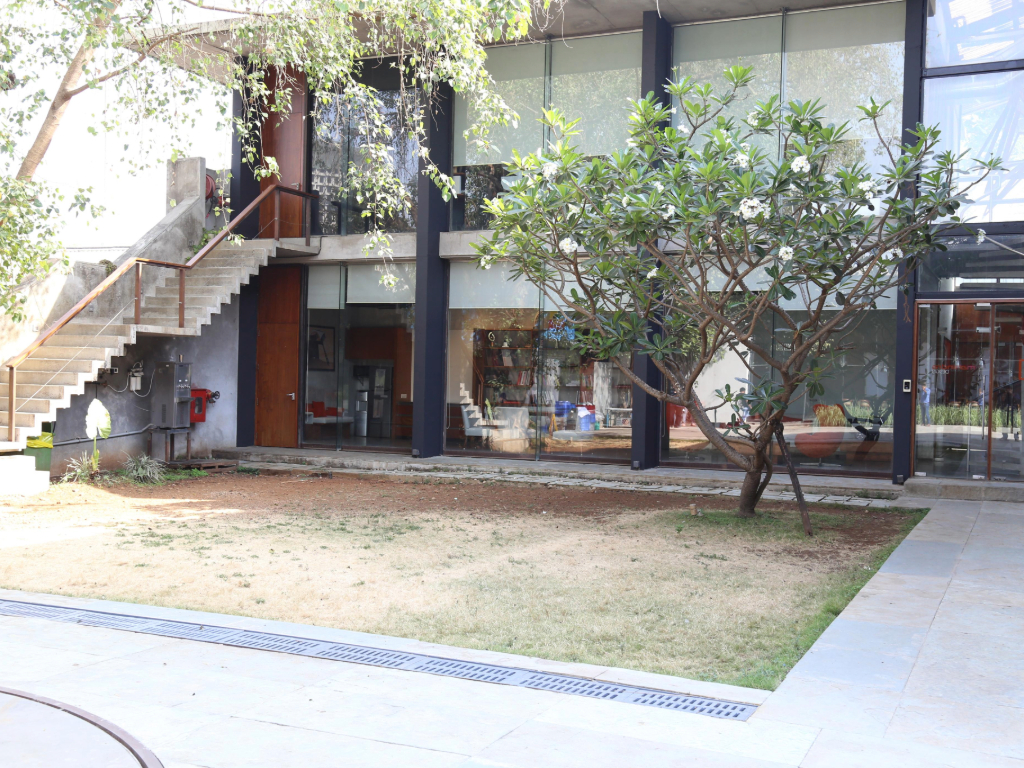 MIDS Exterior