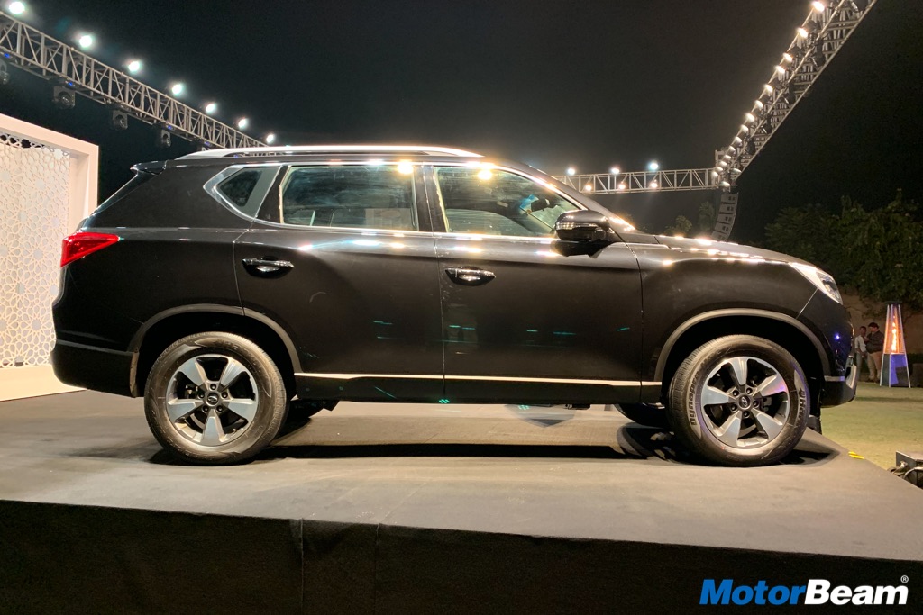 Mahindra Alturas G4 Side Profile