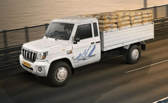 Mahindra Bolero MaXX Pik-Up front