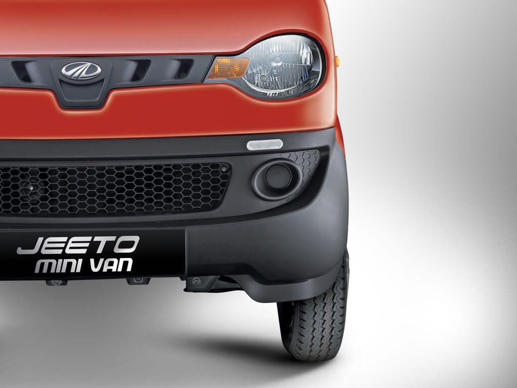 Mahindra Jeeto MiniVan Front