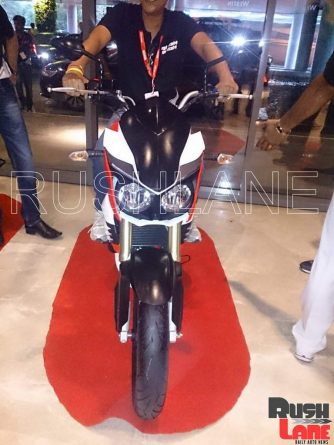 Mahindra Mojo Dealer Preview Headlight