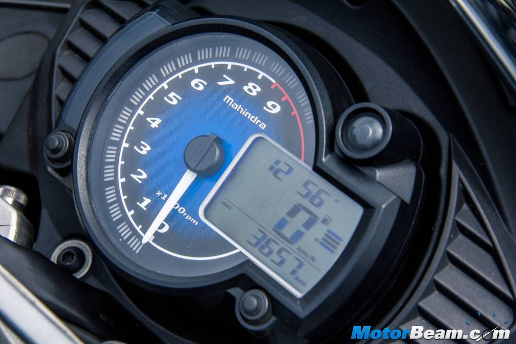 Mahindra Mojo vs KTM Duke 200