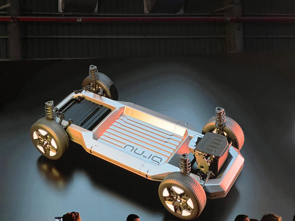 Mahindra NU IQ top
