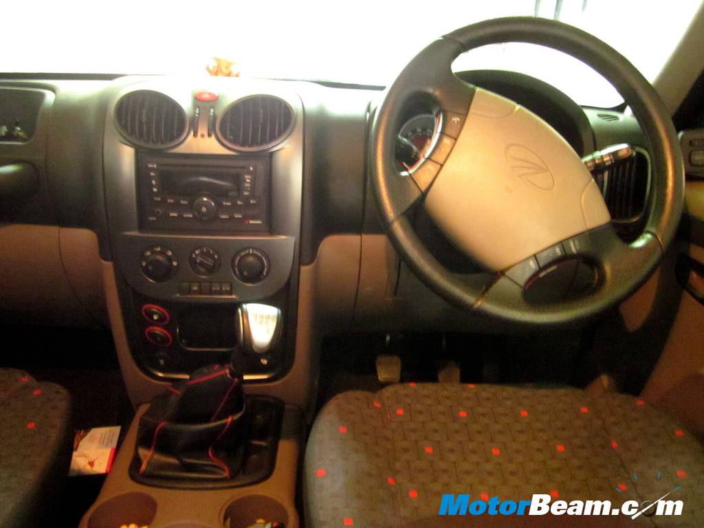 Mahindra-Scorpio-driver-console
