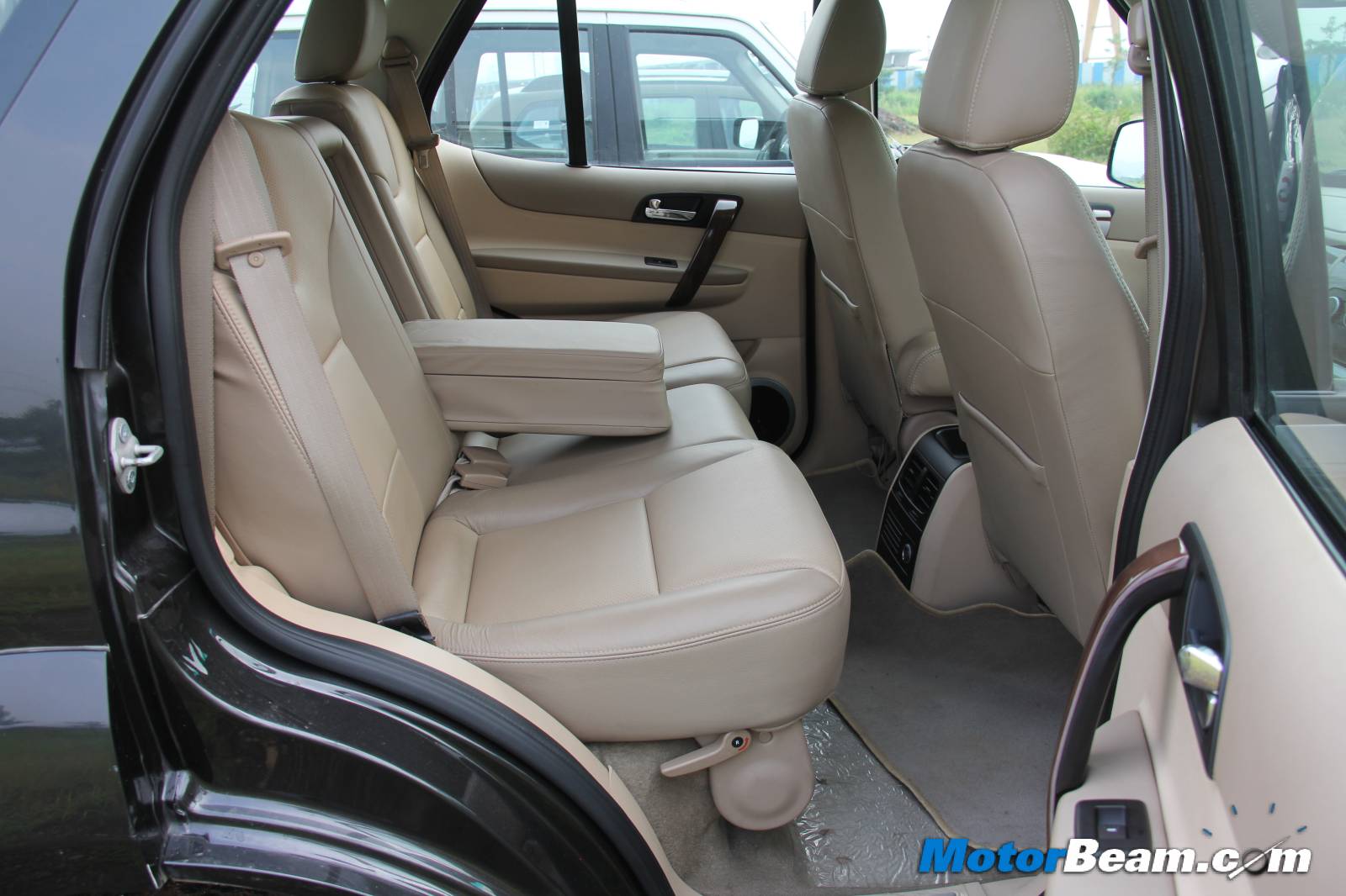 Mahindra Scorpio vs Tata Safari Storme