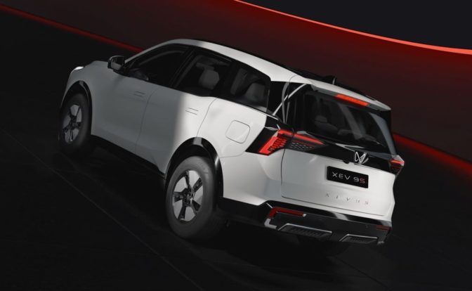 Mahindra XEV 9S Rear