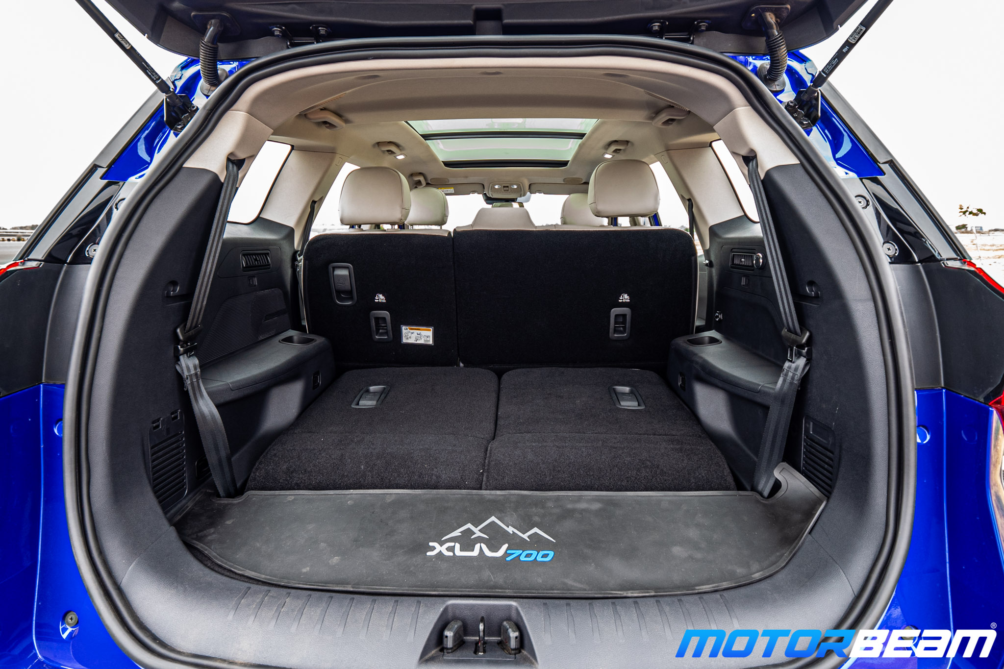 Mahindra-XUV700-1