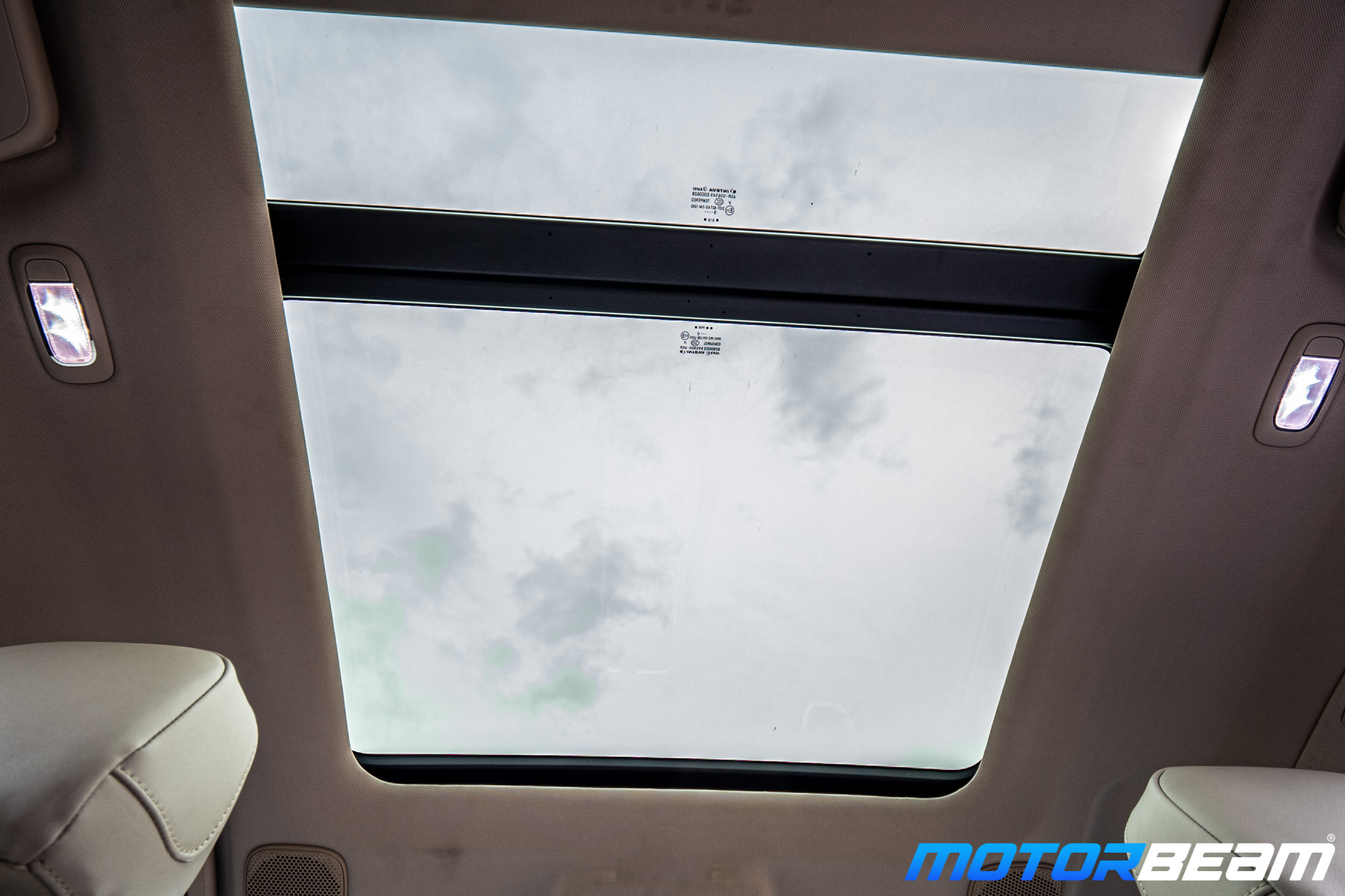 Mahindra-XUV700-15