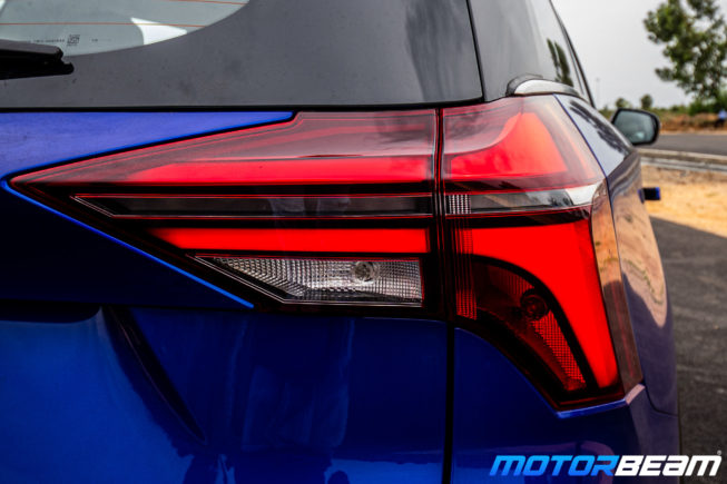 Mahindra-XUV700-22