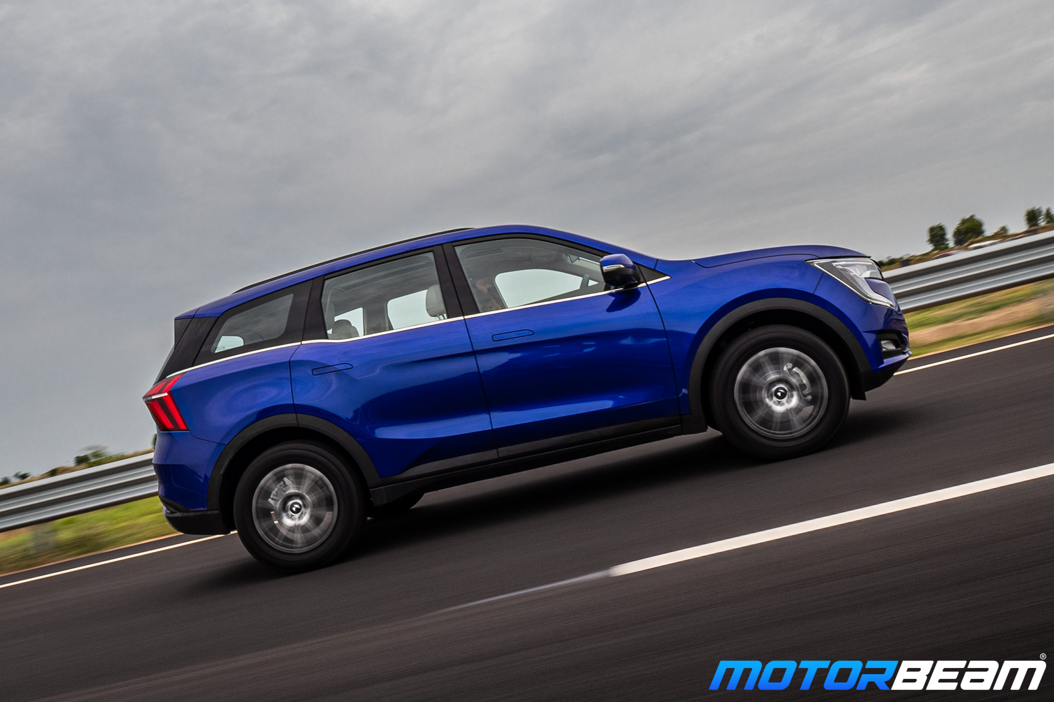 Mahindra-XUV700-32
