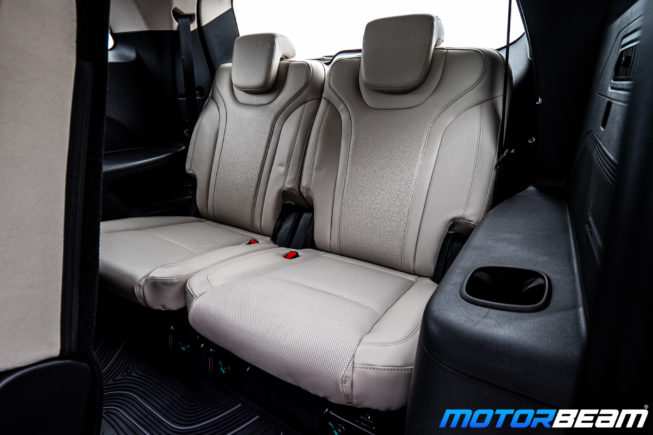 Mahindra-XUV700-37