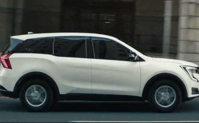 Mahindra XUV700 AX5 Select Price
